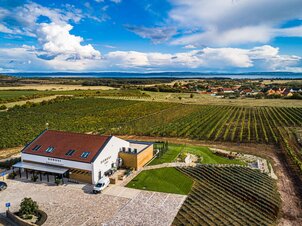 E-bike egy szerpentinen