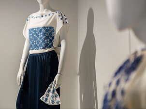 Szubjektív tárlatvezetés dr Czingel Szilviával, a Hagyományok Háza múzeumvezetőjével és Zoób Katival